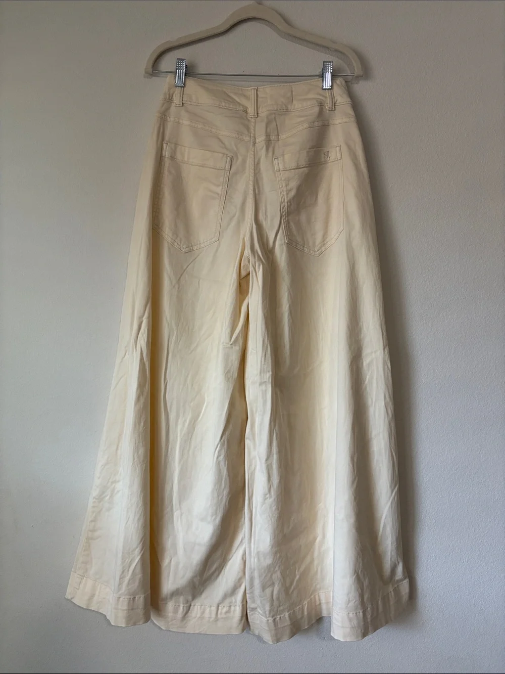 Pilcro Wide Leg Jeans in Pale Cream - Picture 2 of 4